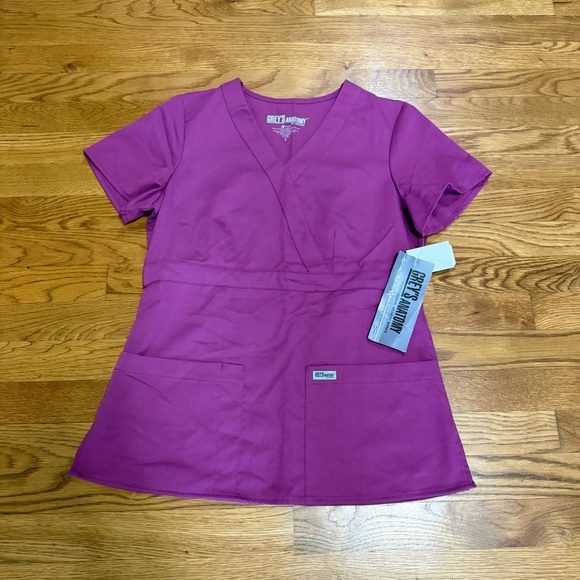NWT Grey’s Anatomy scrub top Small Wine - Picture 1 of 4
